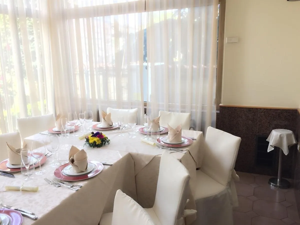 Hotel Giardino degli Aranci Frattamaggiore 3*,  Italia